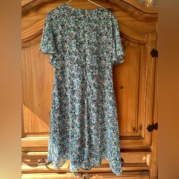 👗Floral Wrap Dress💗 - Picture 8 of 8